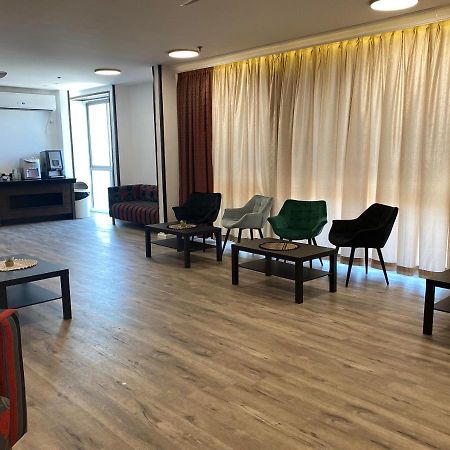 Carlton City Hotel ナハリヤ エクステリア 写真