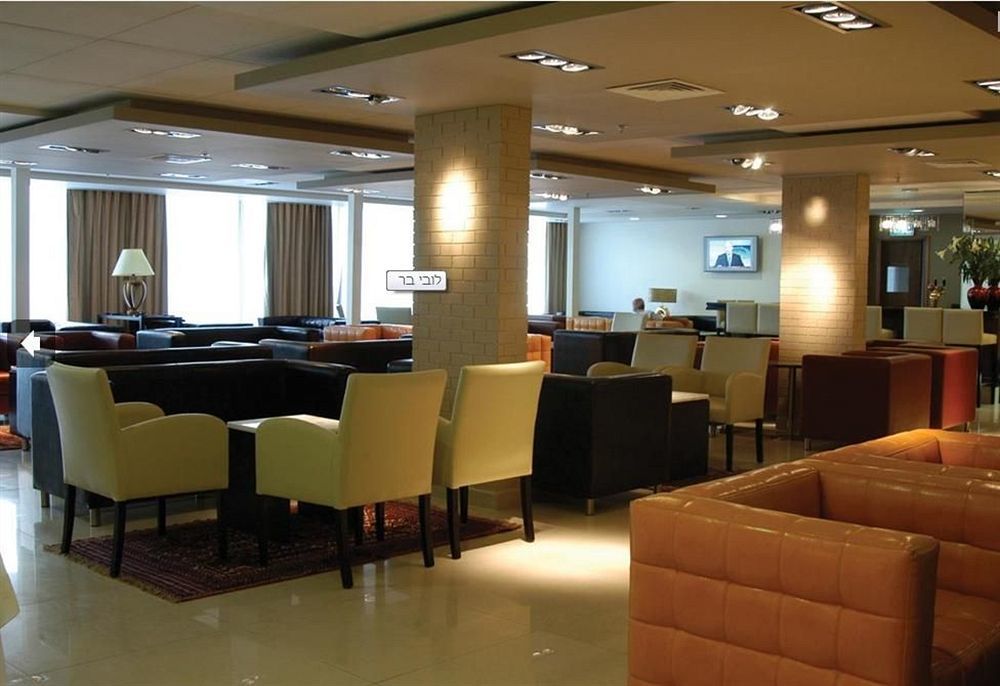 Carlton City Hotel ナハリヤ エクステリア 写真